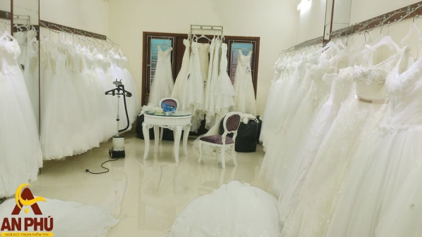 Dịch vụ giặt váy cưới - Giặt Là An Phú - Công Ty TNHH Dịch Vụ Tổng Hợp An Phú